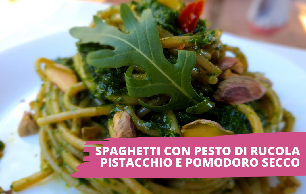 Spaghetti con pesto di rucola, pistacchio e pomodoro secco