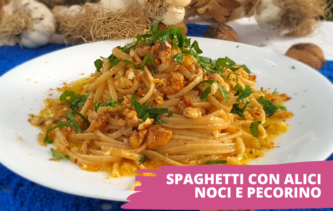 Spaghetti con alici, noci e pecorino